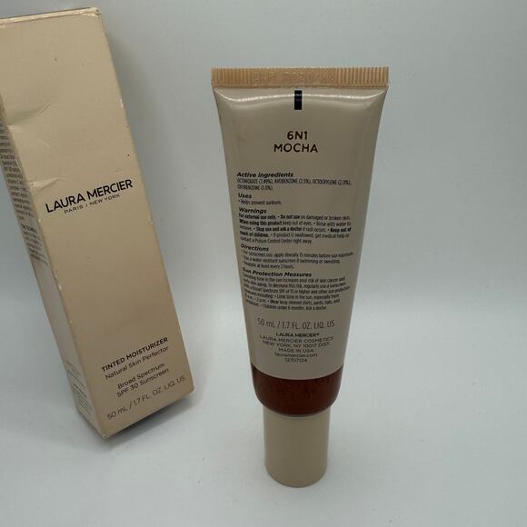 Laura Mercier Tinted Moisturizer Natural Skin Perfector SPF30 6N1 Mocha - Picture 3 of 6